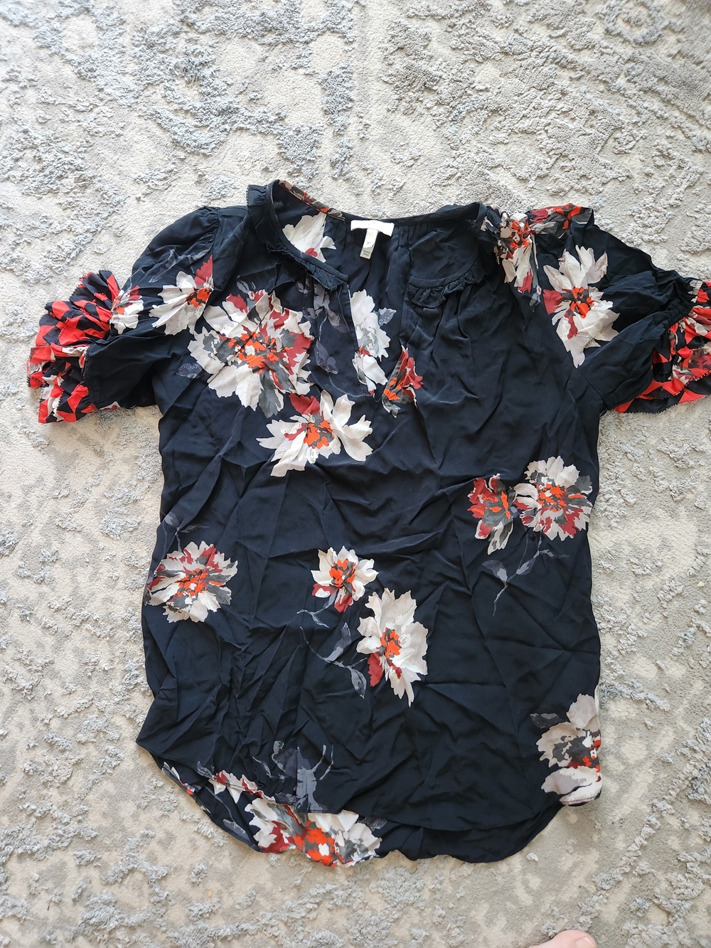 Joie Navy Floral Short-Sleeve Blouse with Ruched Sleeves